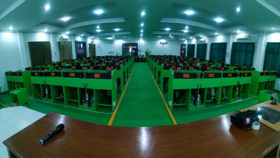 UJIAN BERBASIS KOMPUTER DI RUANG CBT CENTRE STIKES SUKABUMI